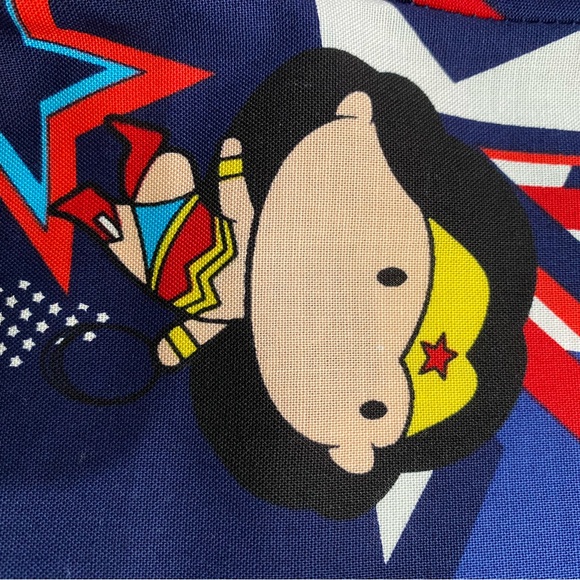 Wonder Woman Scrub Top Medium Mock Wrap Top Cotton New Nurses CNA DC Comics - Picture 11 of 11